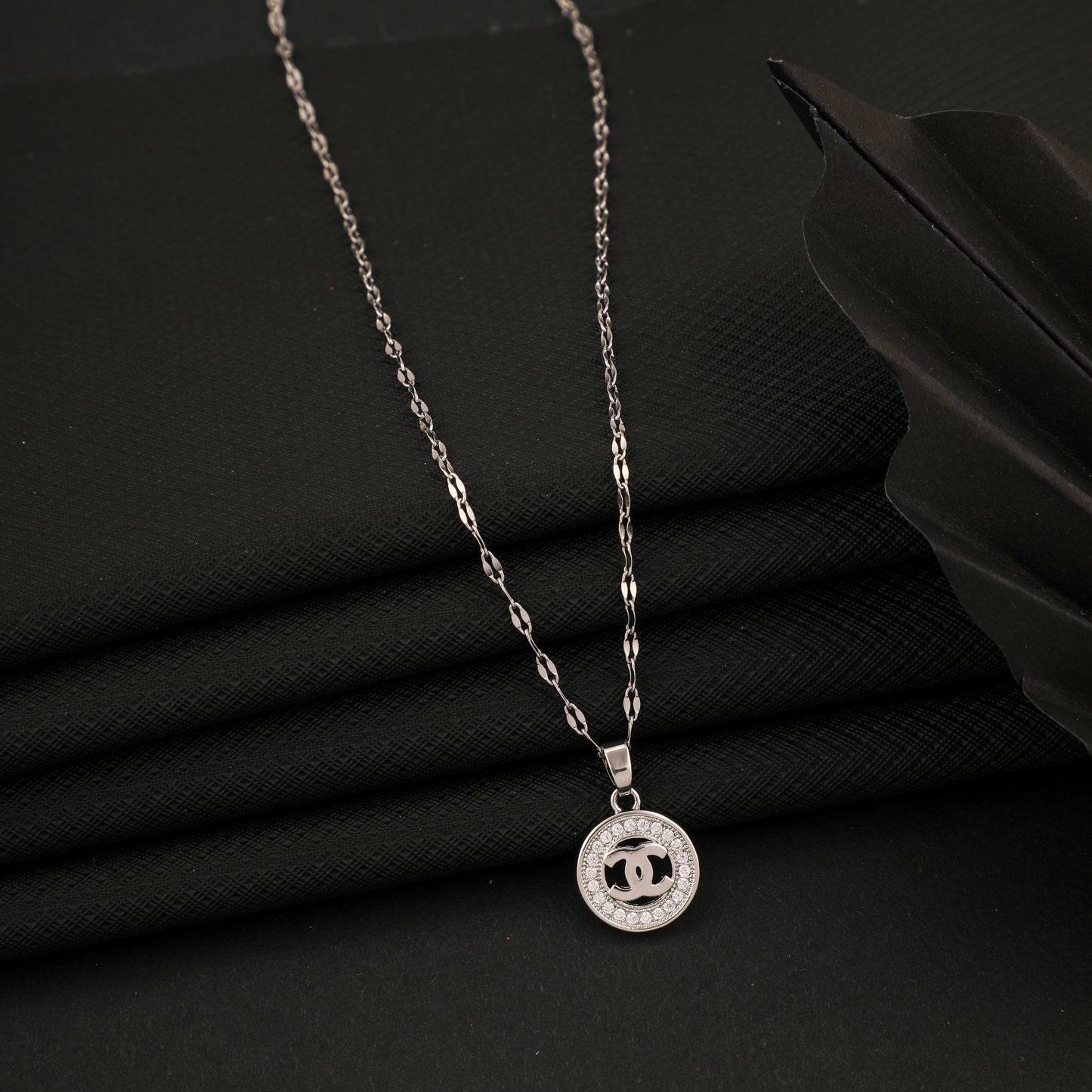 CURLY DIAMOND SILVER NECKLACE