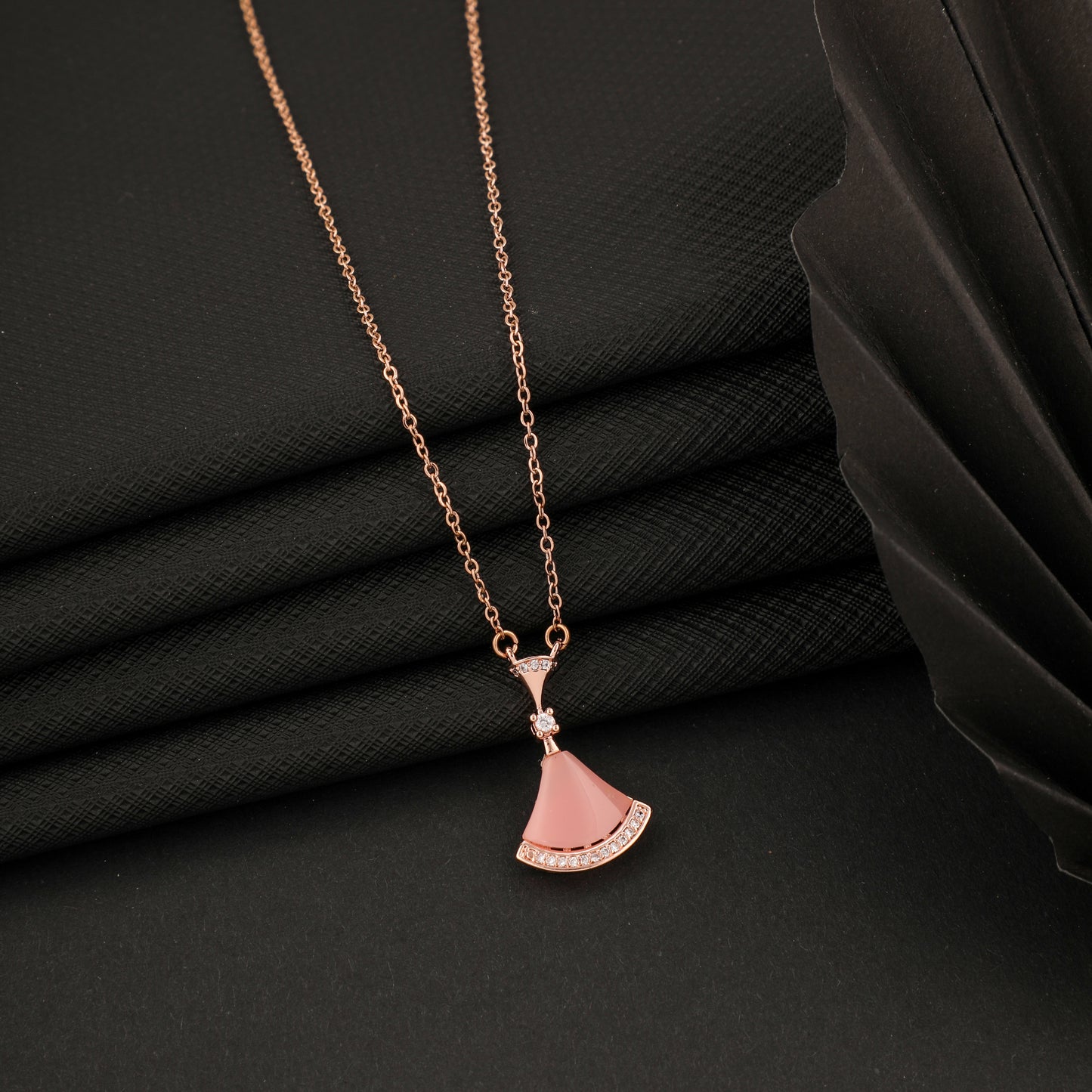 Floral Diamond Pink Rosegold Necklace