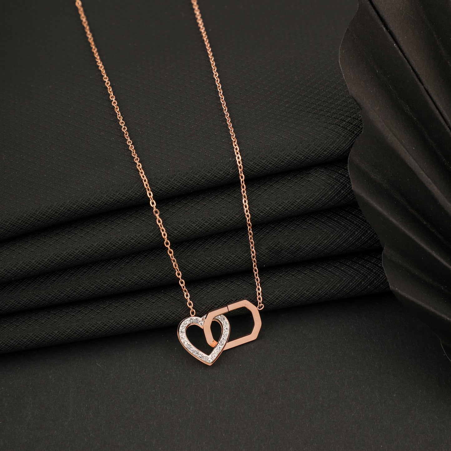 OCTAGONE HEART ROSEGOLD NECKLACE