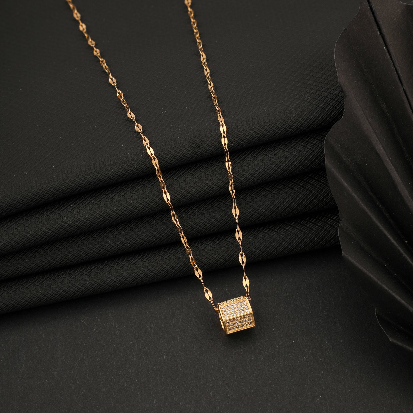 BOLT DIAMOND GOLD NECKLACE