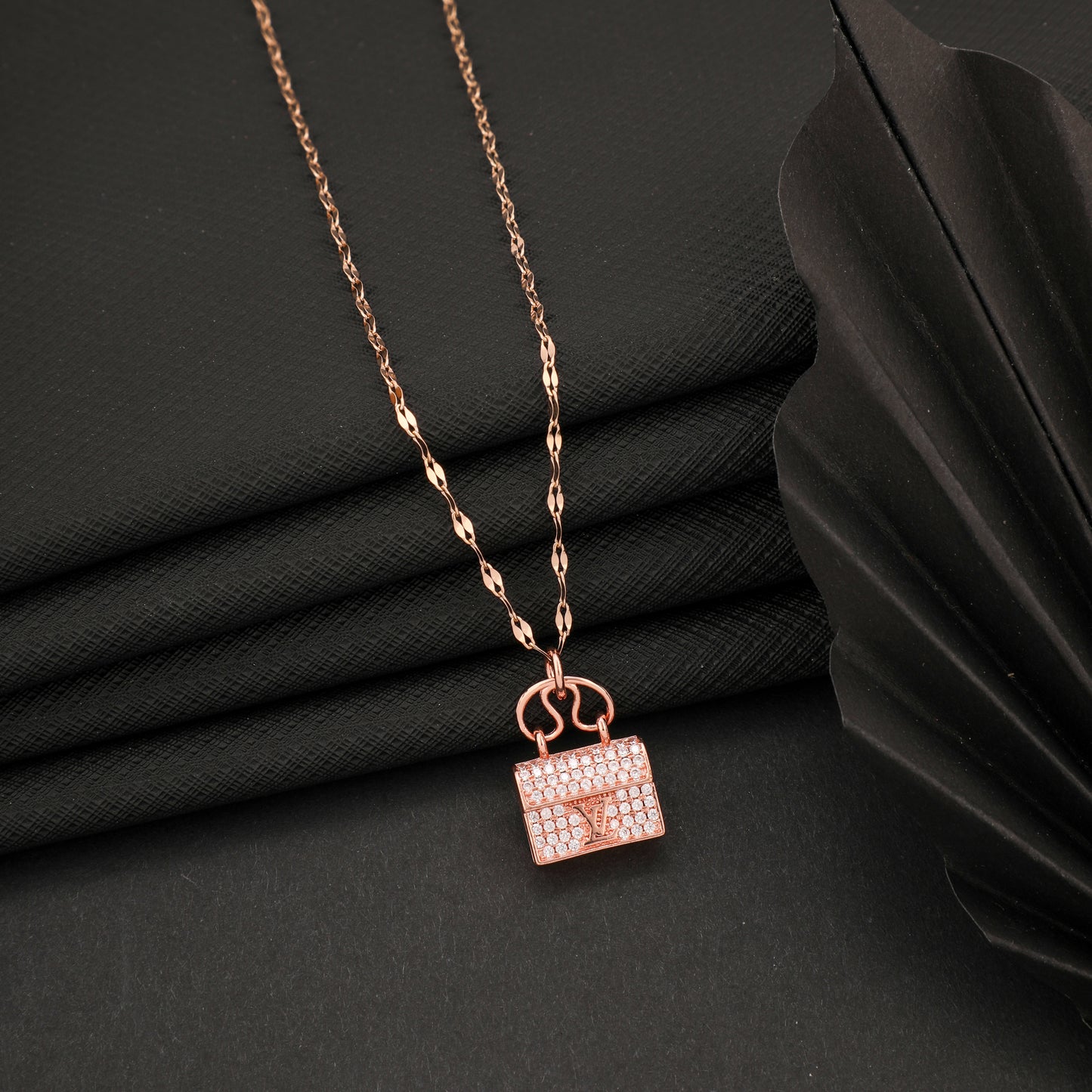 HOBO ROSEGOLD NECKLACE