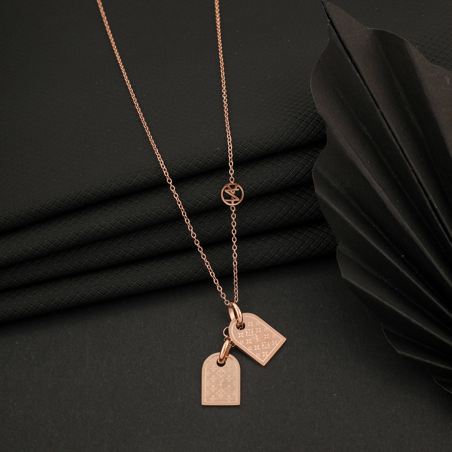 BENDER ROSEGOLD NECKLACE