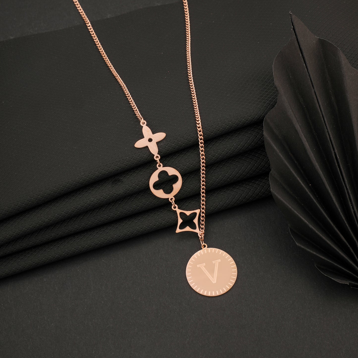 V ROUND ROSEGOLD PEDANT NECKLACE