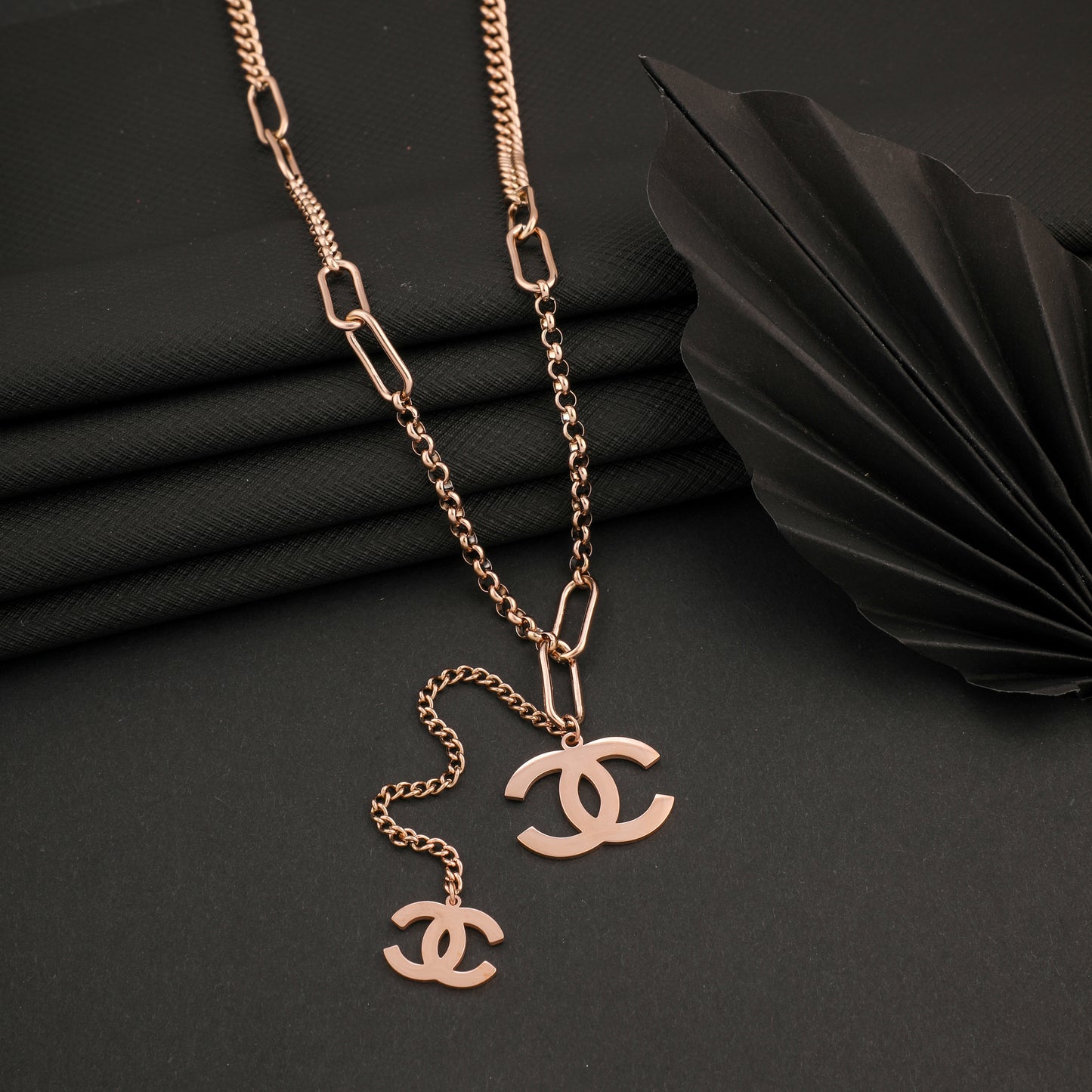 Luminous Rosegold Necklace