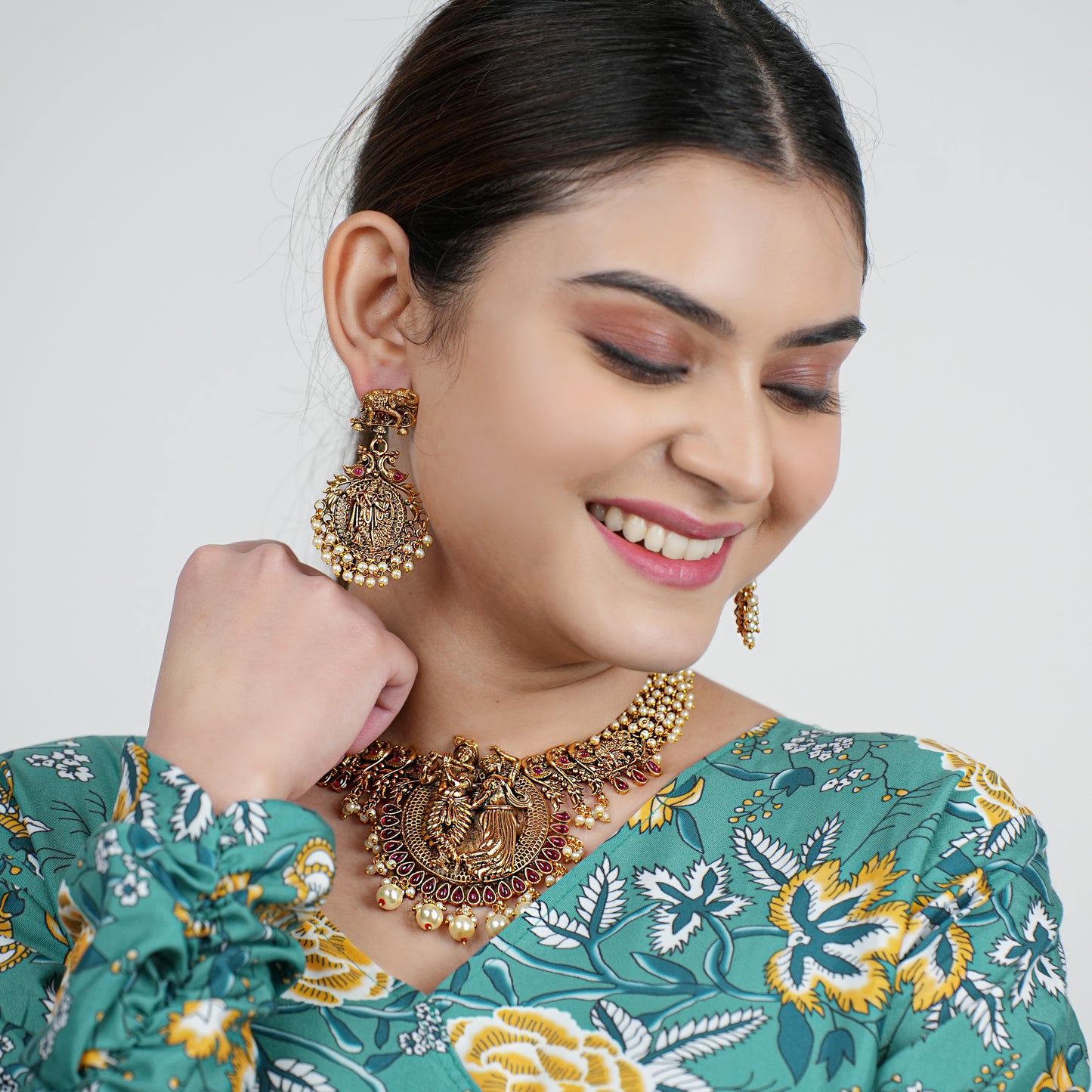 KESHAVI WHITE MAROON STONE TEMPLE JEWELLERY