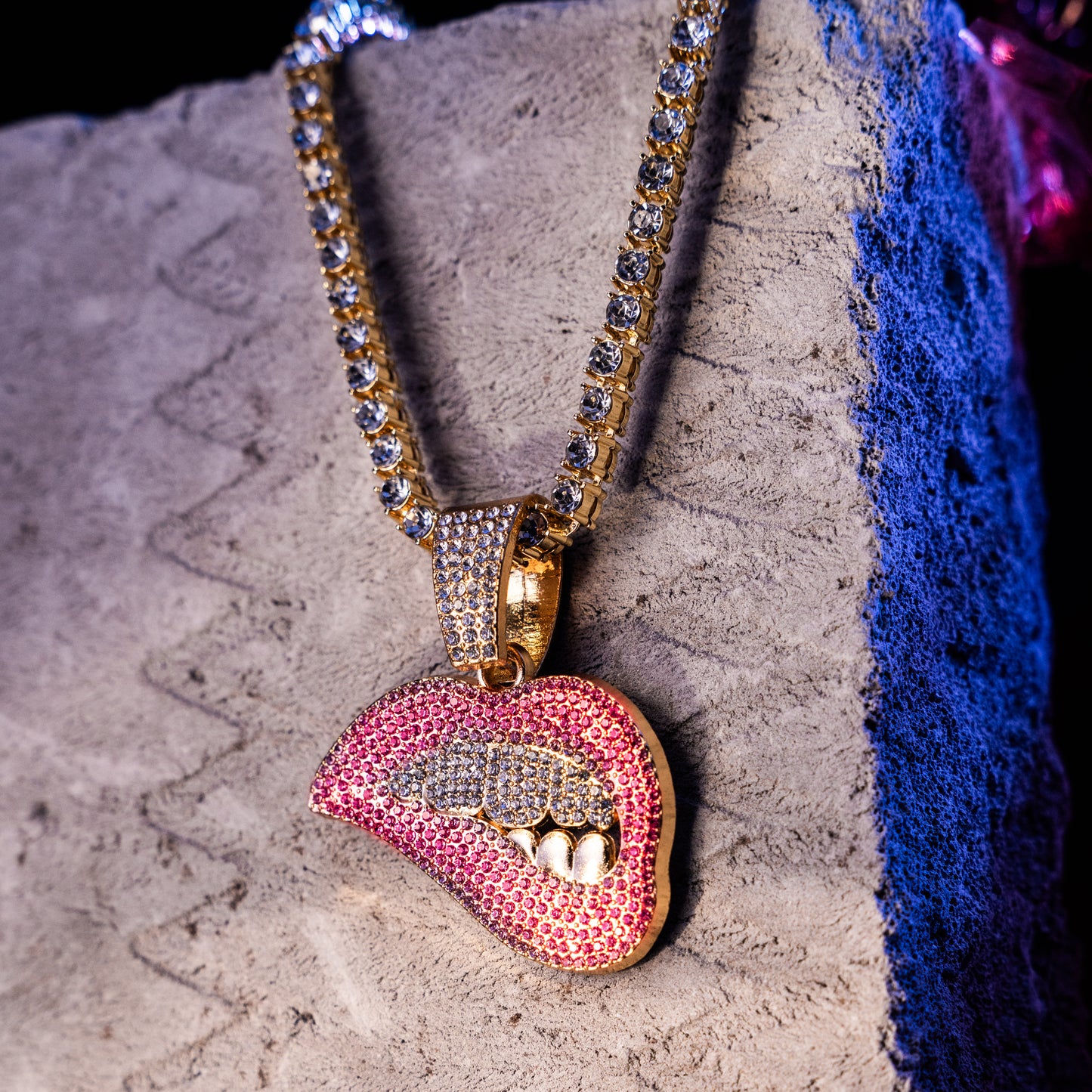Lip Bite Gold chain With Diamond Pedant
