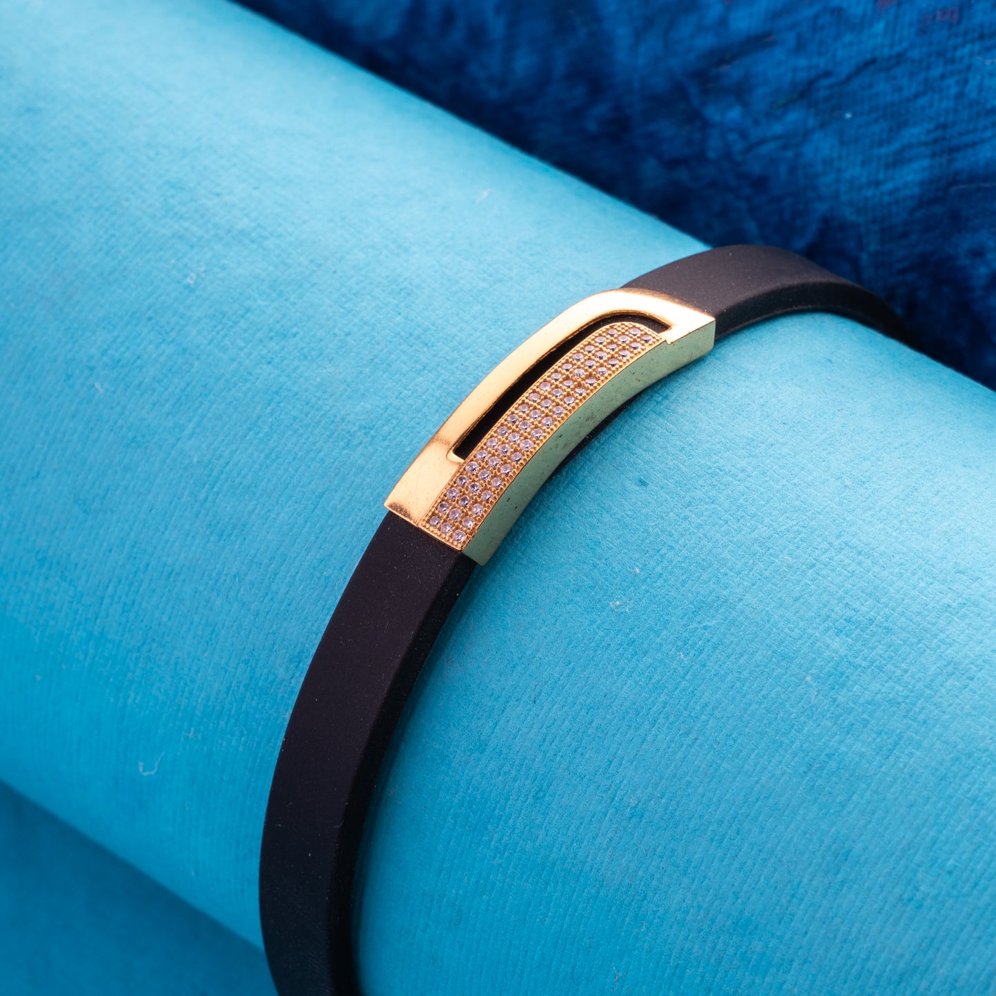 GOLD PLATED HACK WITH DIAMOND IN BLACK SILICONE BRACELET