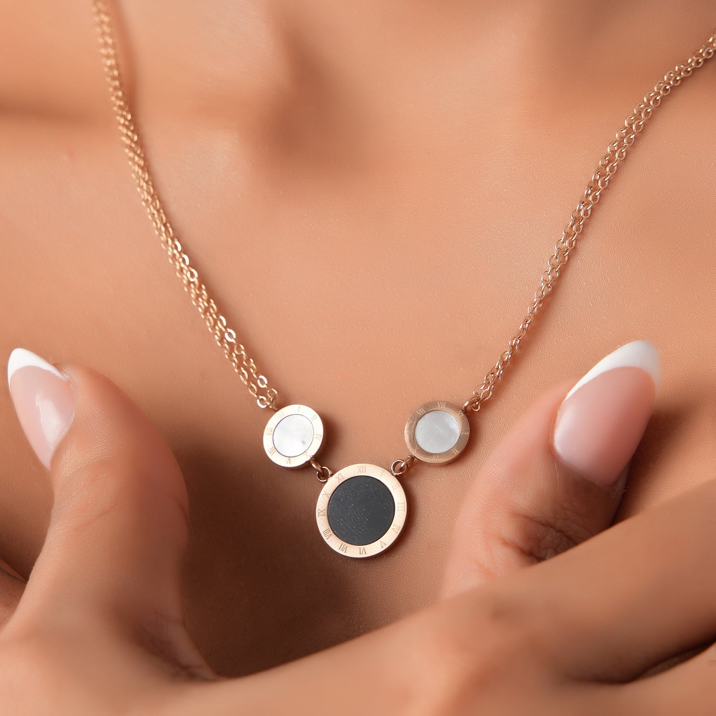 BLACK MOON ROSEGOLD NECKLACE
