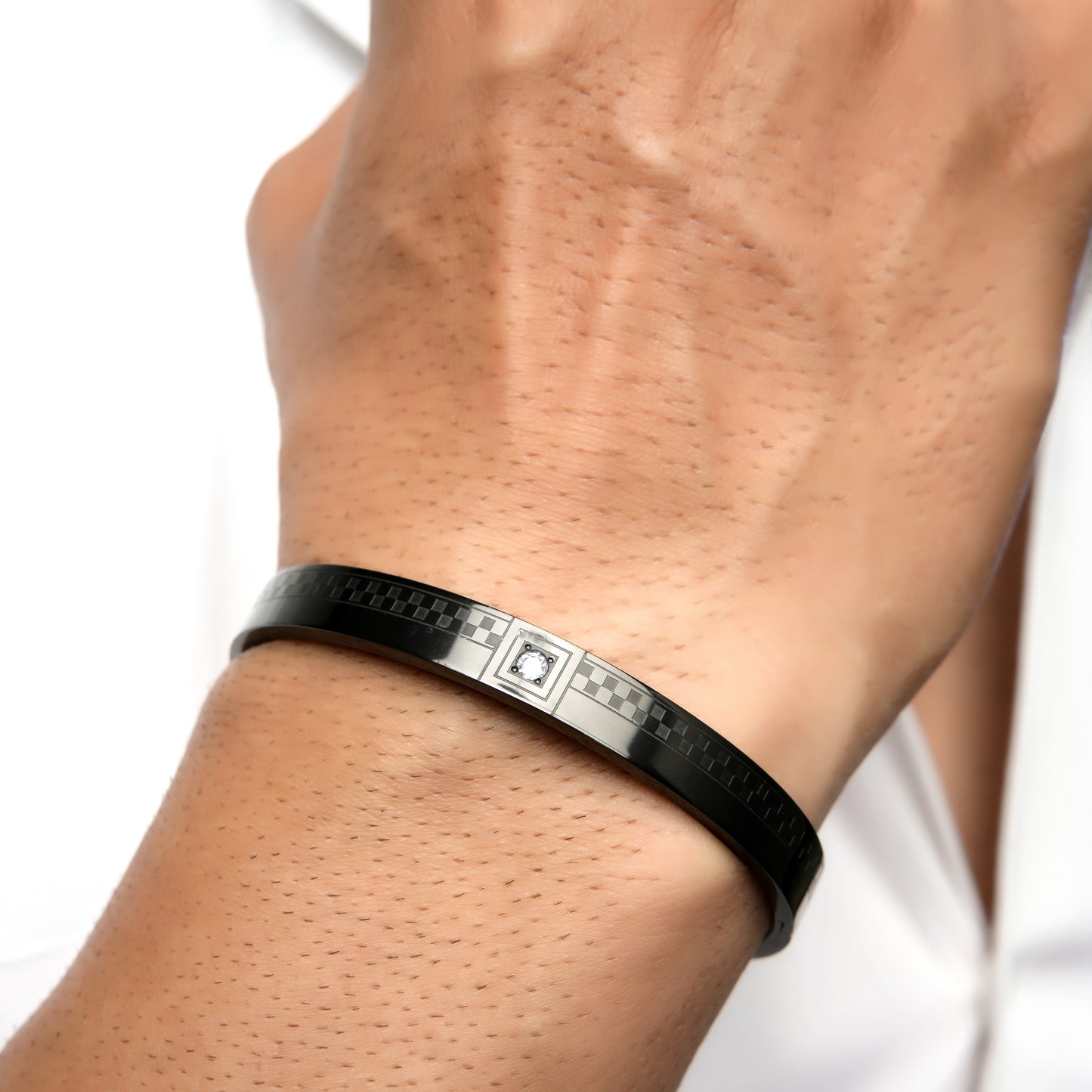 ZIRCONE BLACK WITH DIAMOND KADA