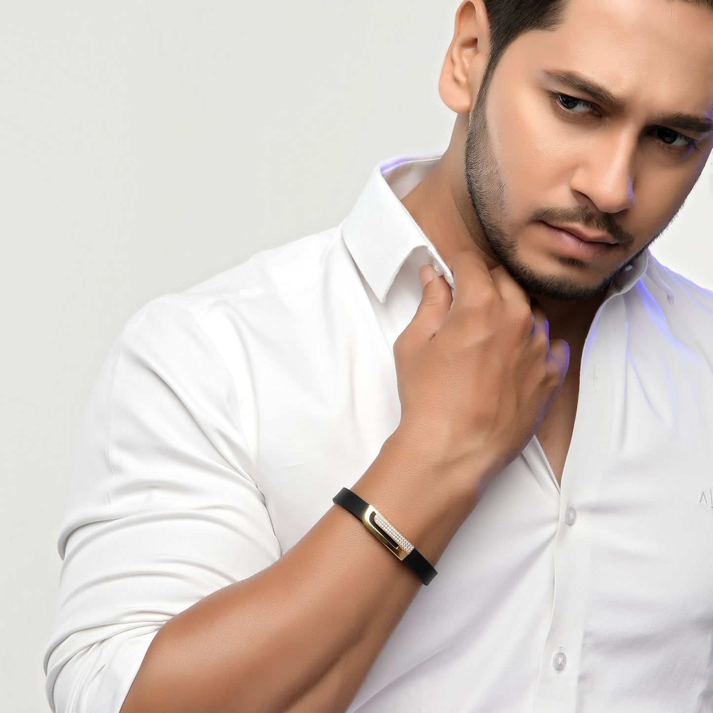 GOLD PLATED HACK WITH DIAMOND IN BLACK SILICONE BRACELET