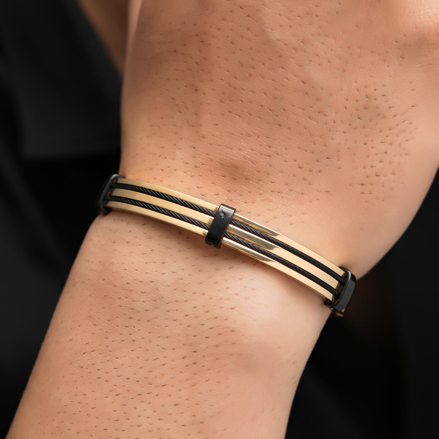 CABLE FULL BLACK STRING GOLD KADA