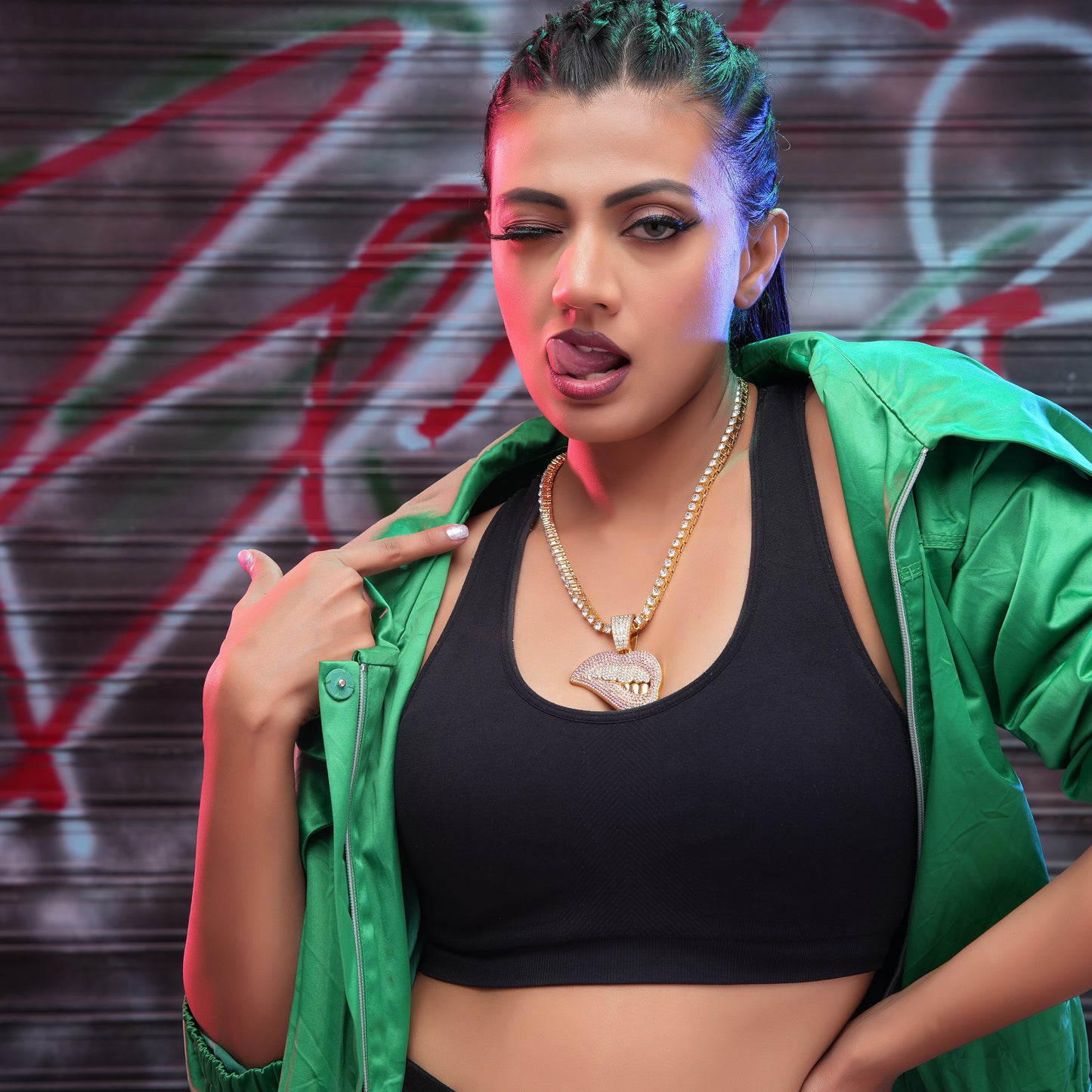Lip Bite Gold chain With Diamond Pedant