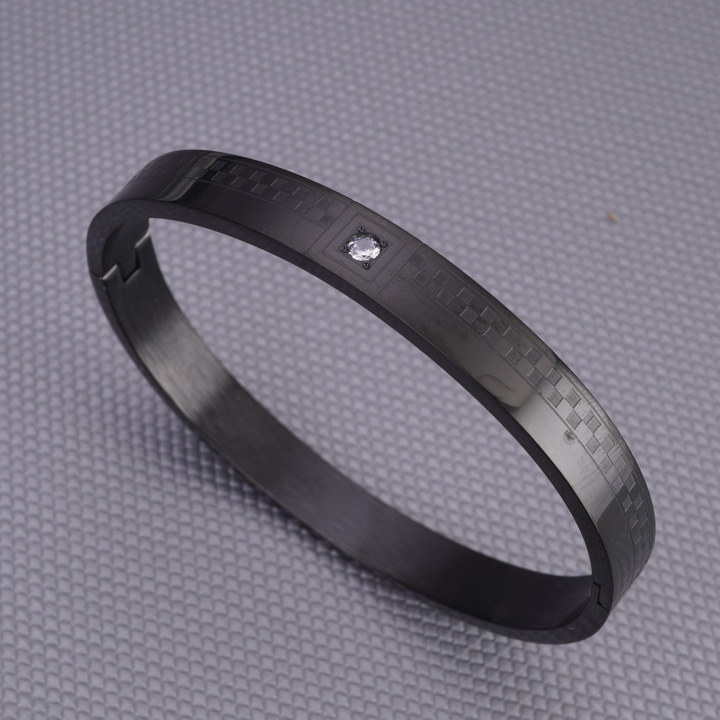 ZIRCONE BLACK WITH DIAMOND KADA