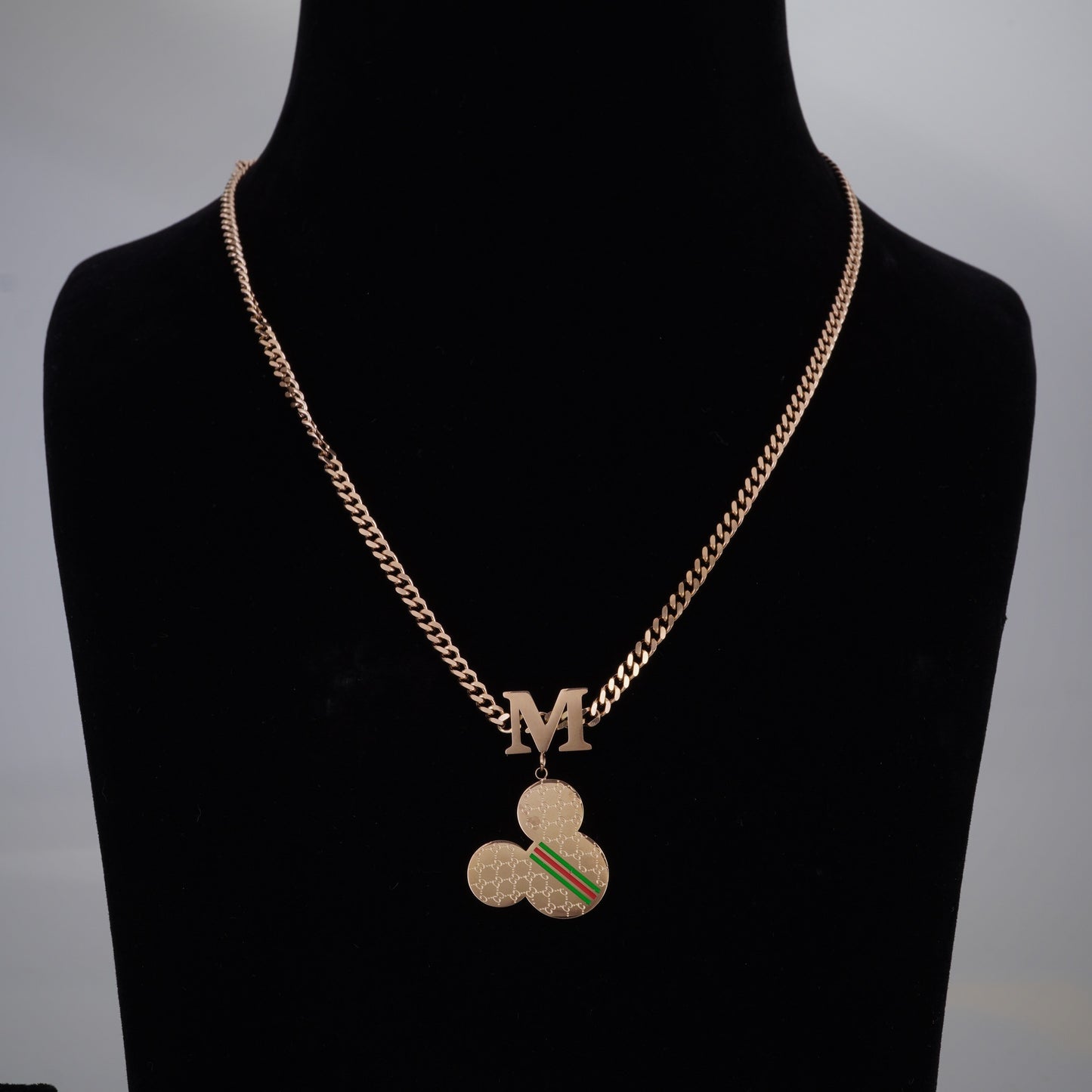 M PEDANT ROSEGOLD NECKLACE