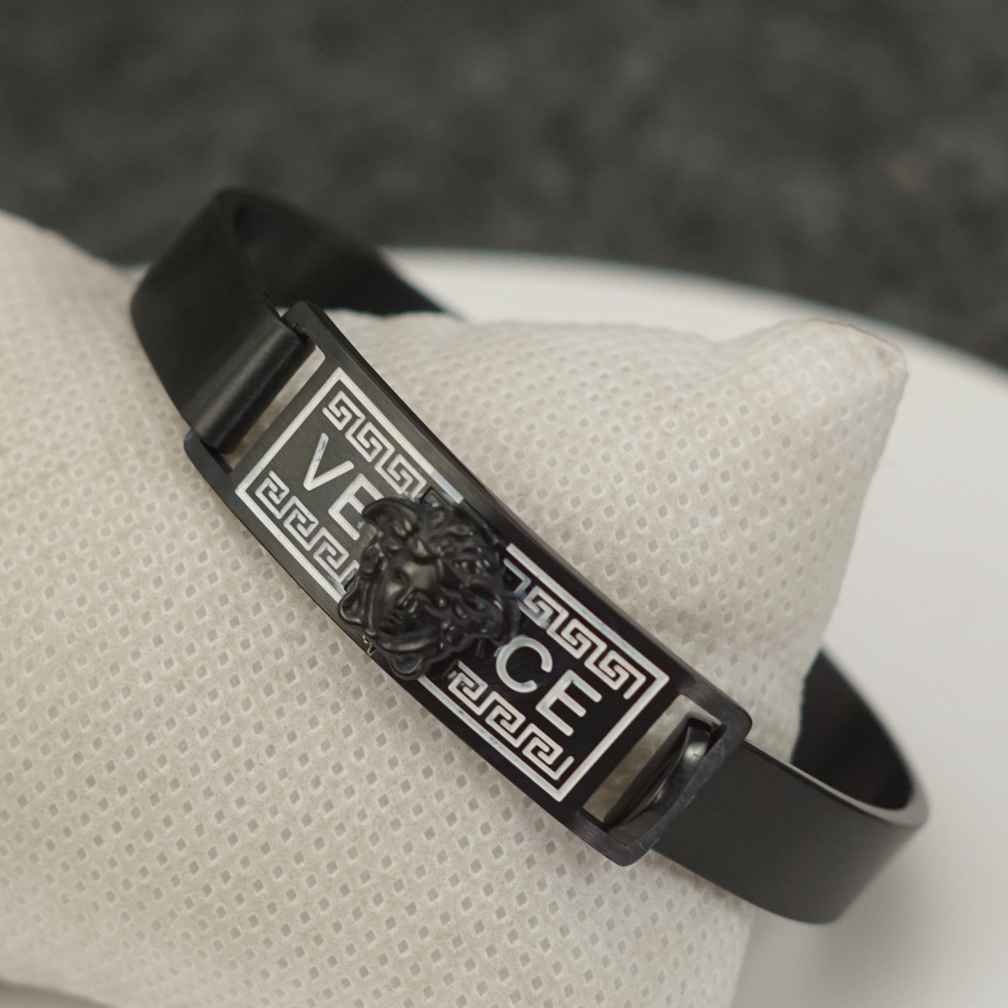 QUEEN BLACK KADA