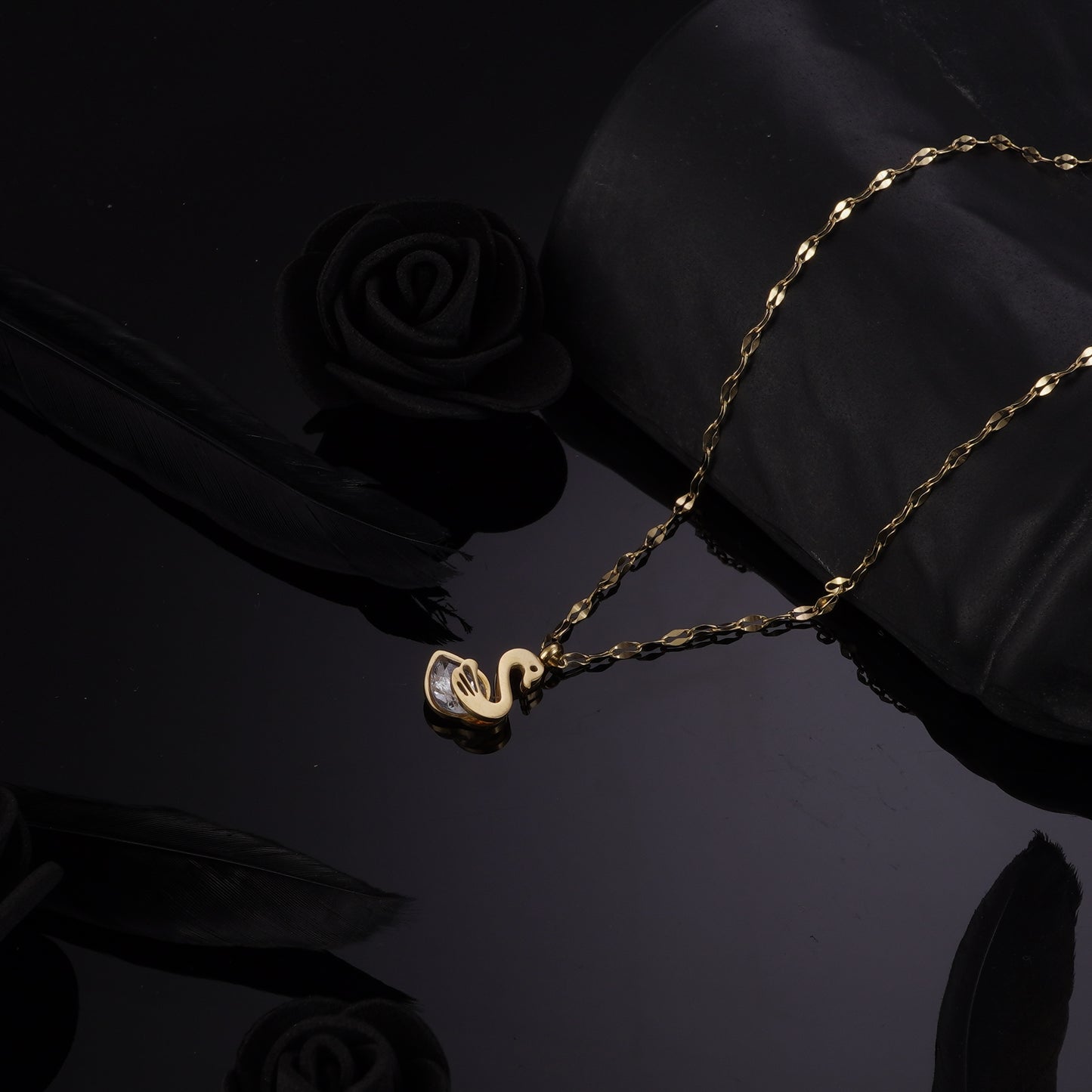 GOOSE GOLD NECKLACE