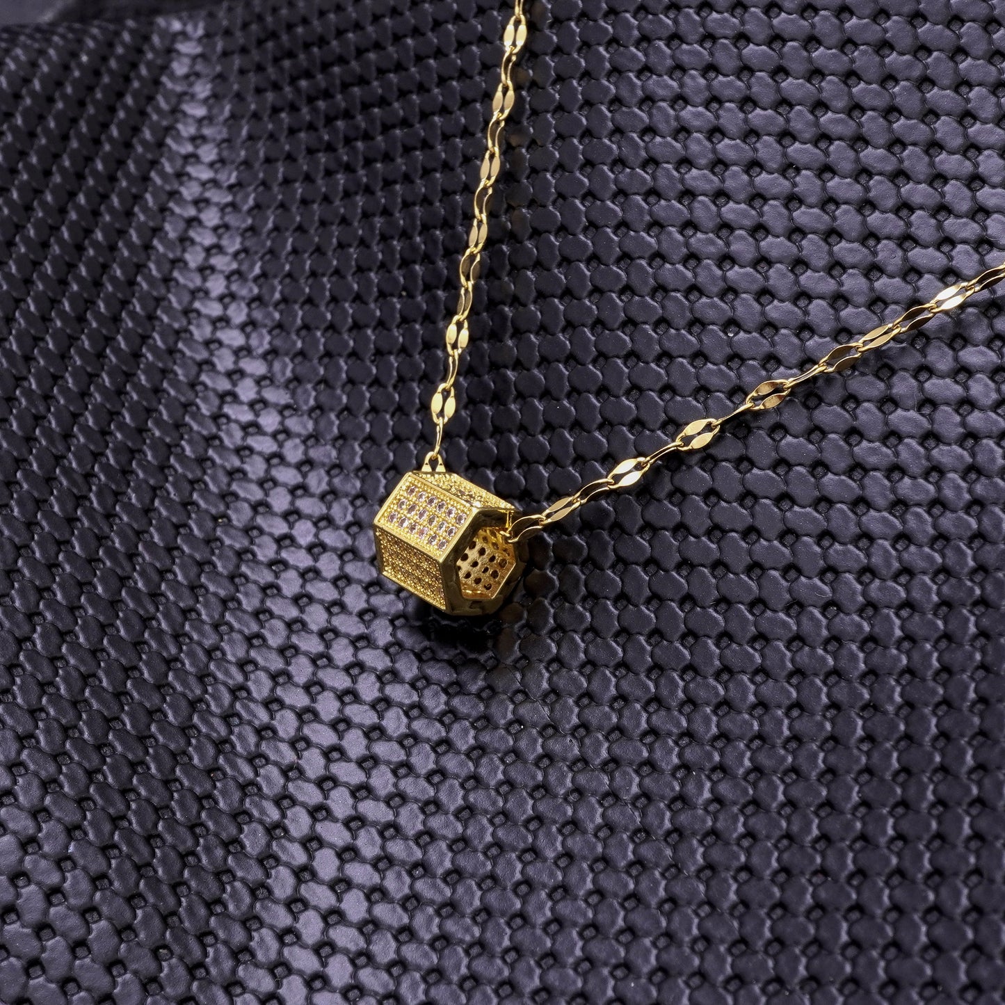 BOLT DIAMOND GOLD NECKLACE
