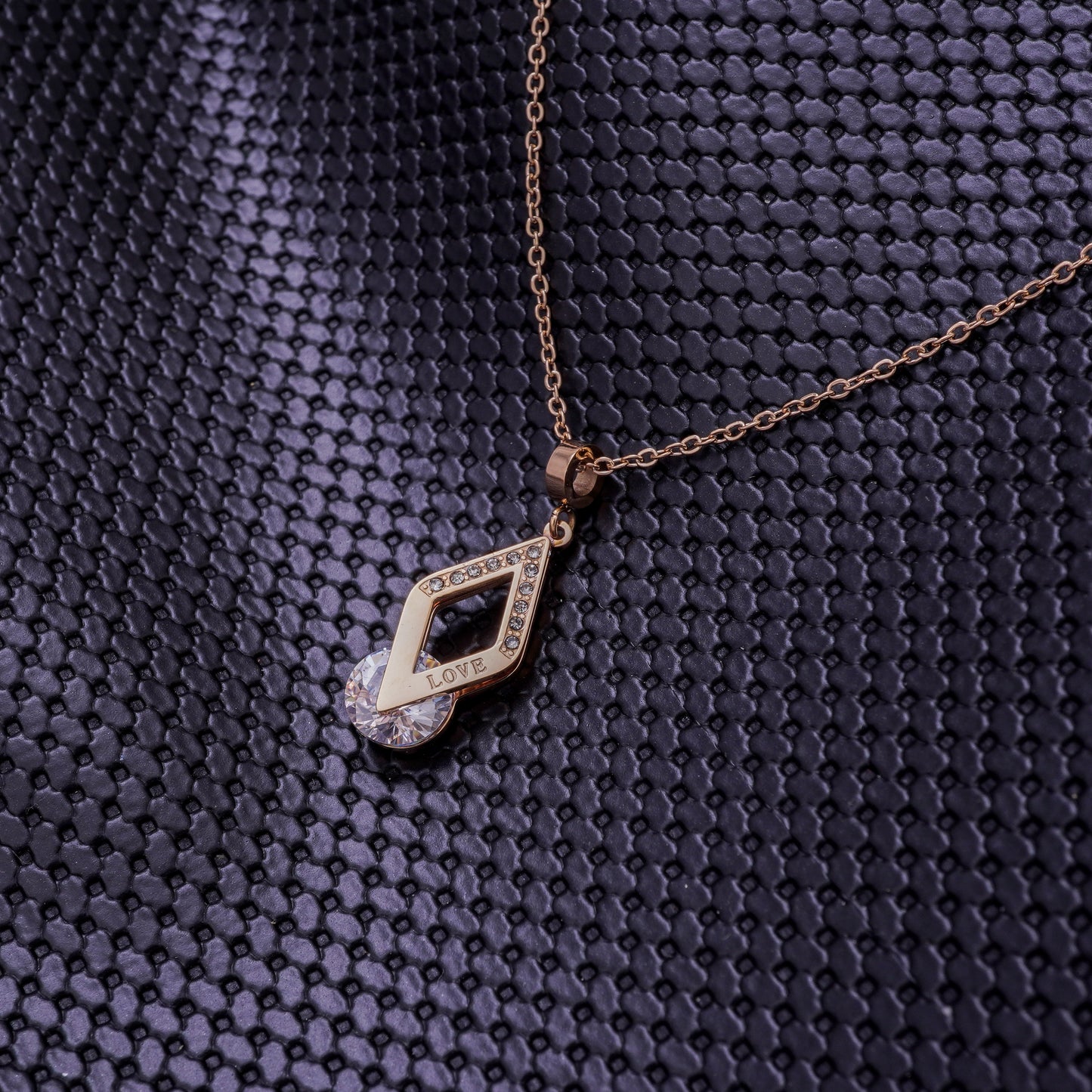 CONE DIAMOND ROSEGOLD NECKLACE