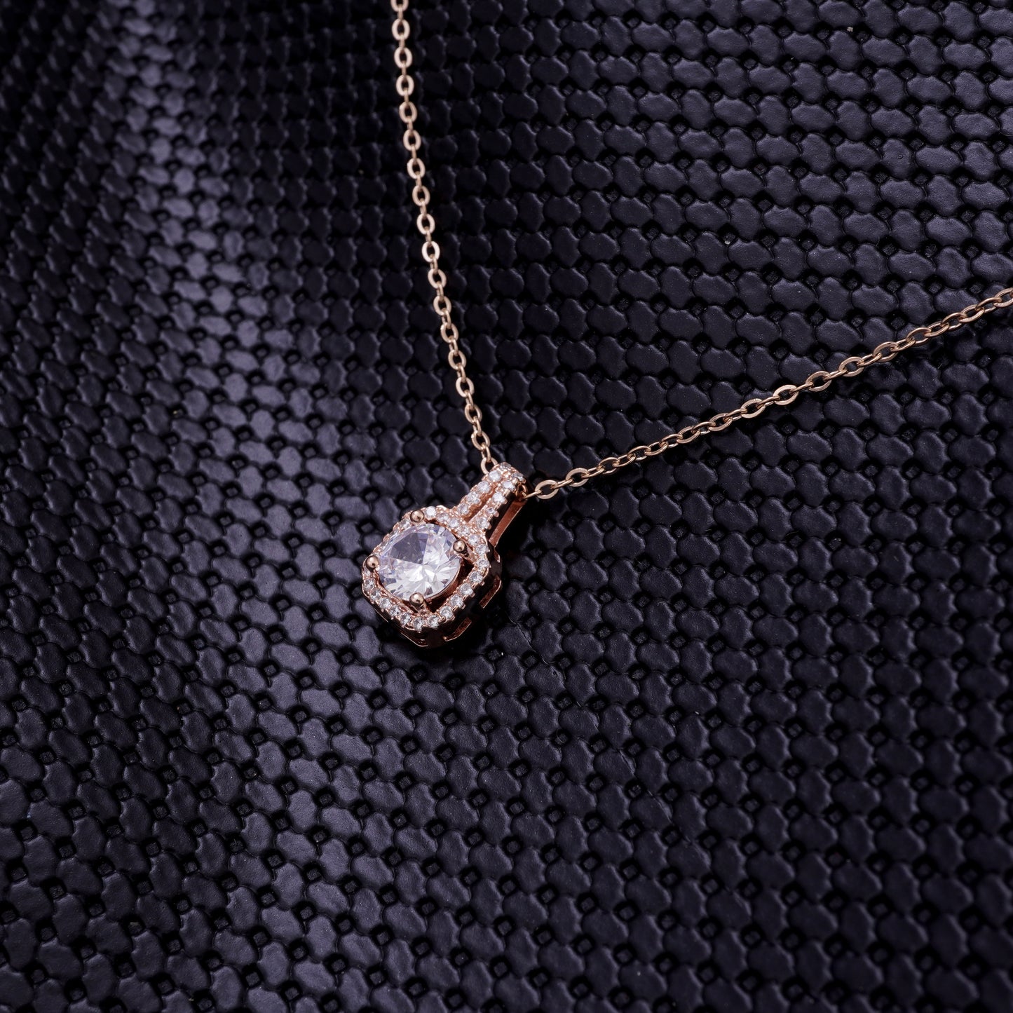 WHITE DIAMOND ROSEGOLD NECKLACE