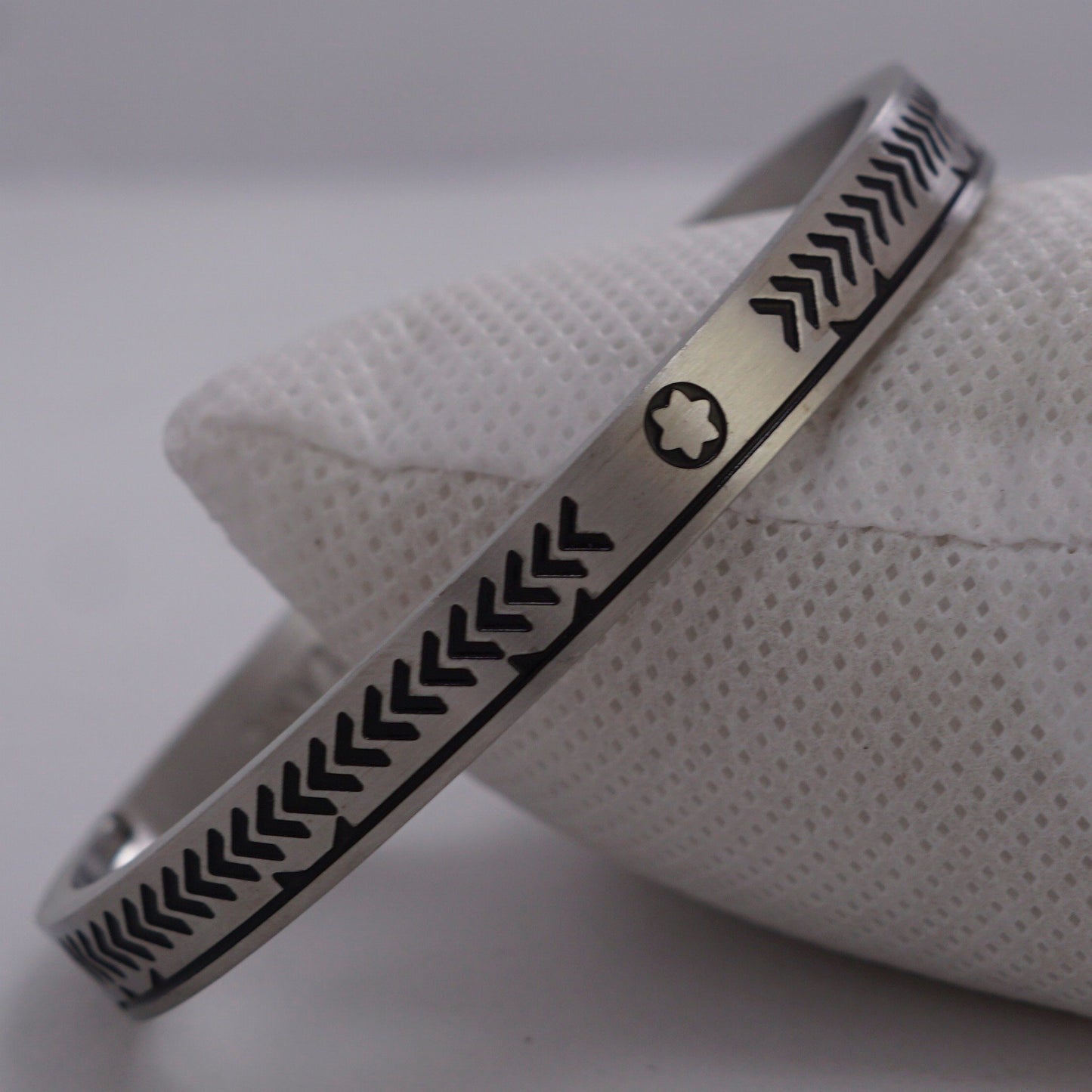 Arrow Silver Black Kada