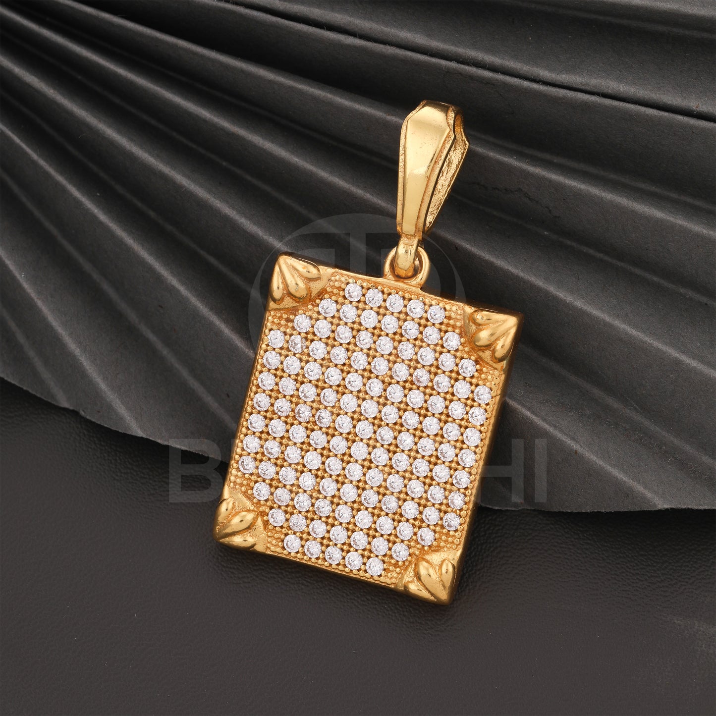 GOLD PLATED PREMIUM PENDANT WITH DIAMOND
