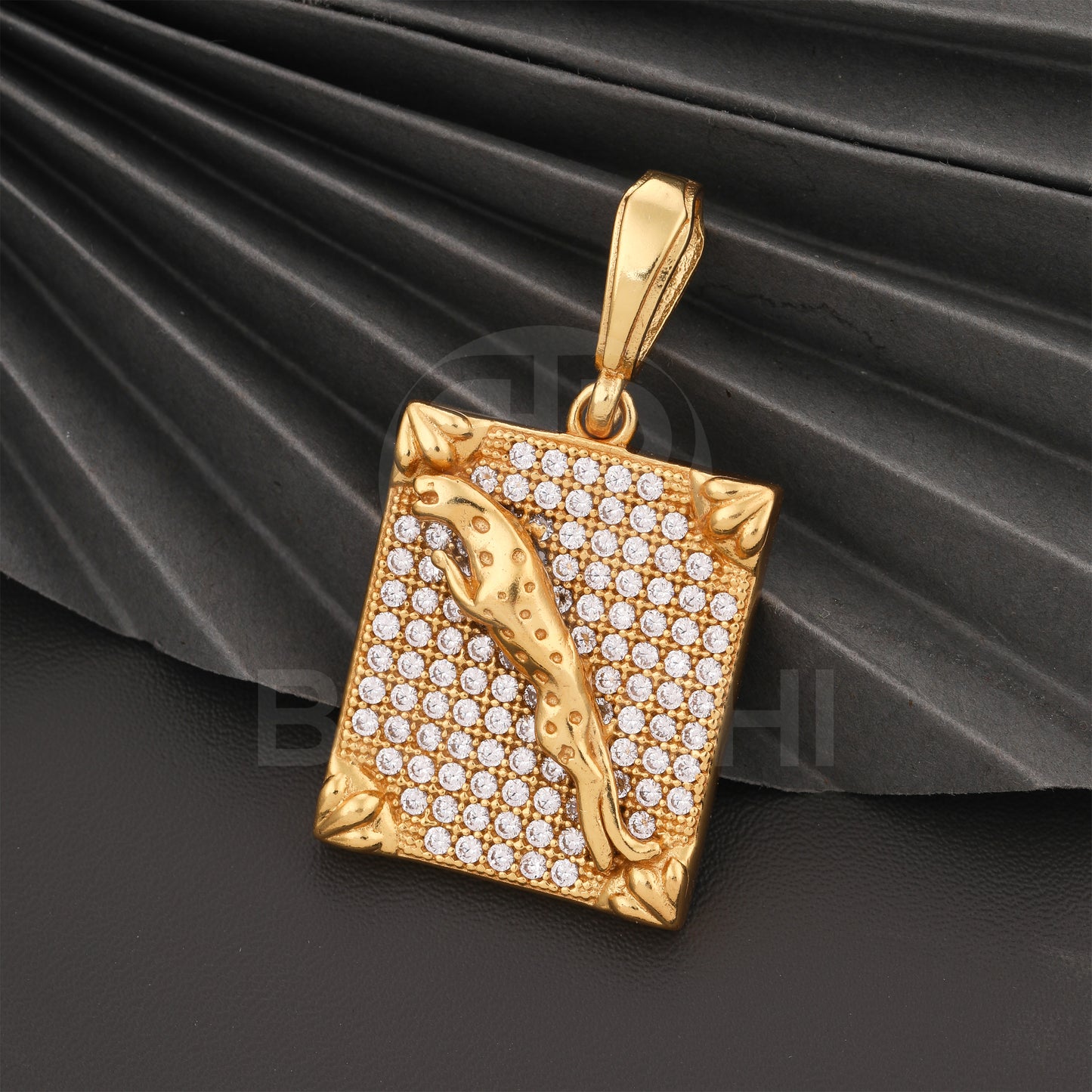 GOLD PLATED PREMIUM PENDANT WITH DIAMOND