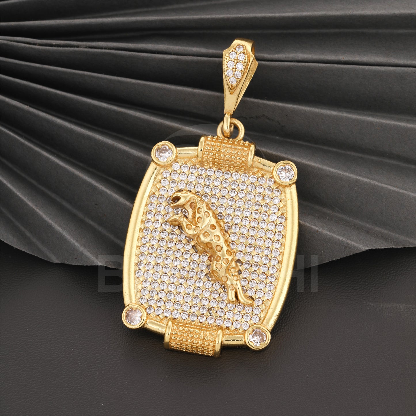 GOLD PLATED PREMIUM PENDANT WITH DIAMOND