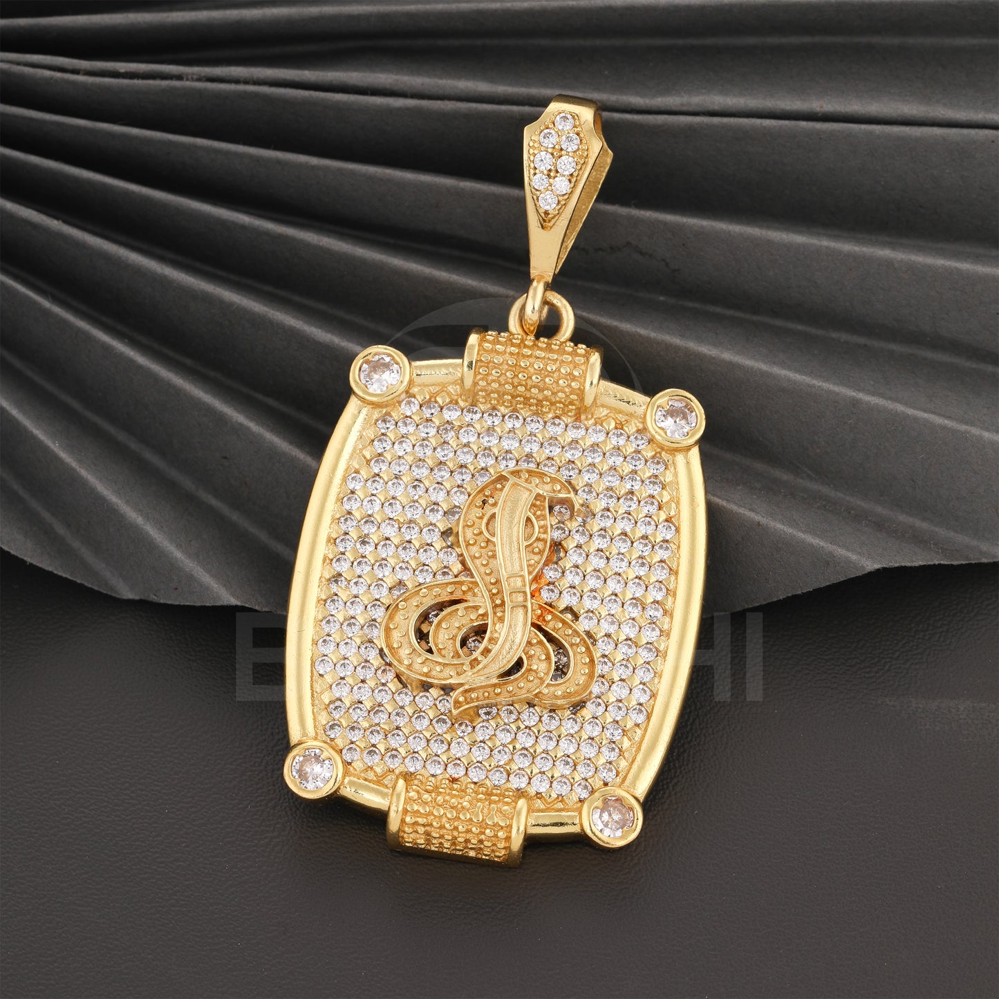 GOLD PLATED PREMIUM PENDANT WITH DIAMOND