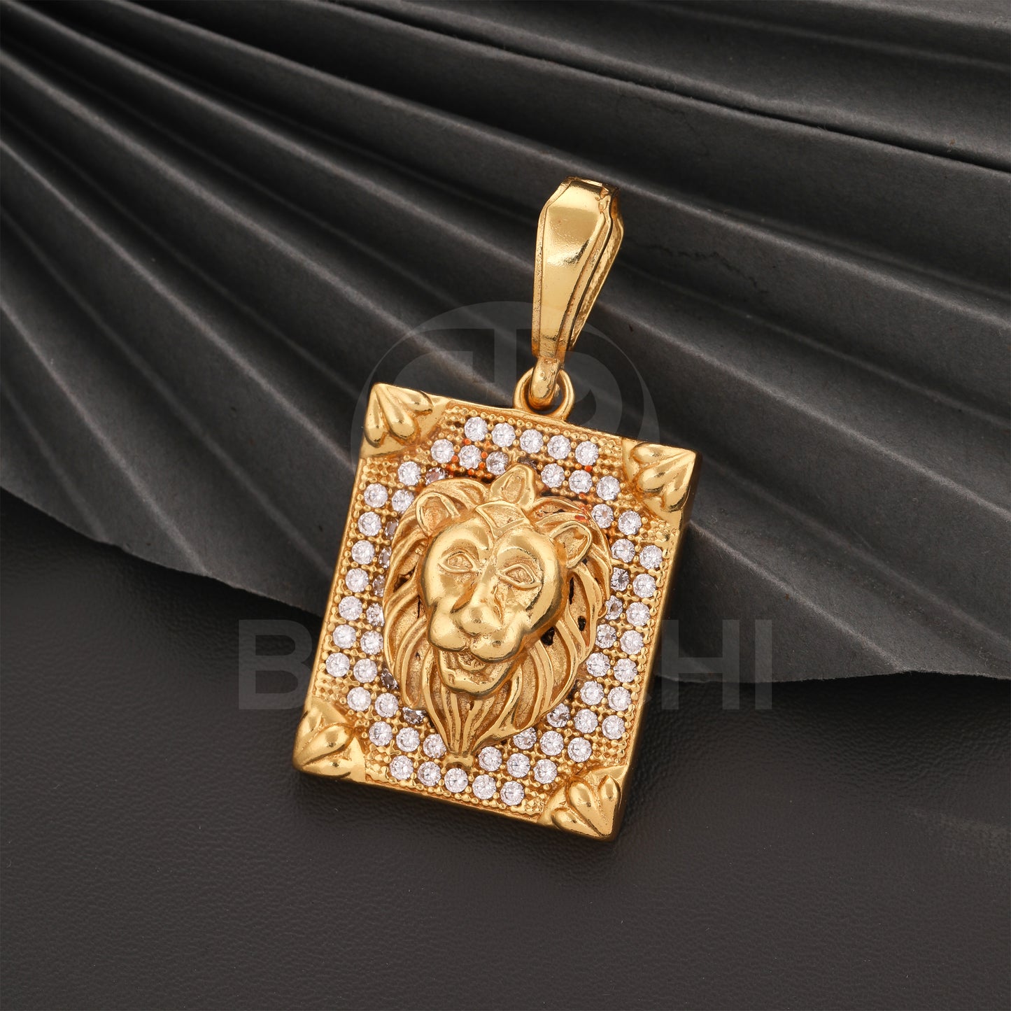 GOLD PLATED PREMIUM PENDANT WITH DIAMOND