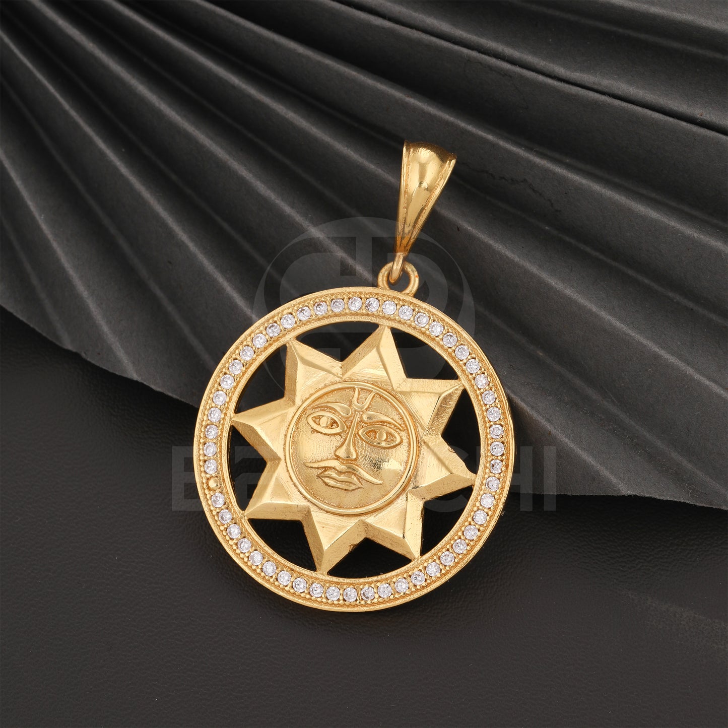 GOLD PLATED PREMIUM PENDANT WITH DIAMOND