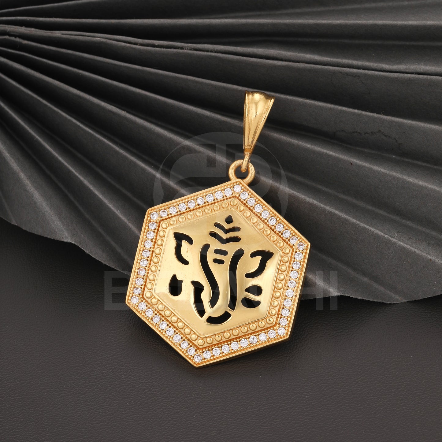 GOLD PLATED PREMIUM PENDANT WITH DIAMOND
