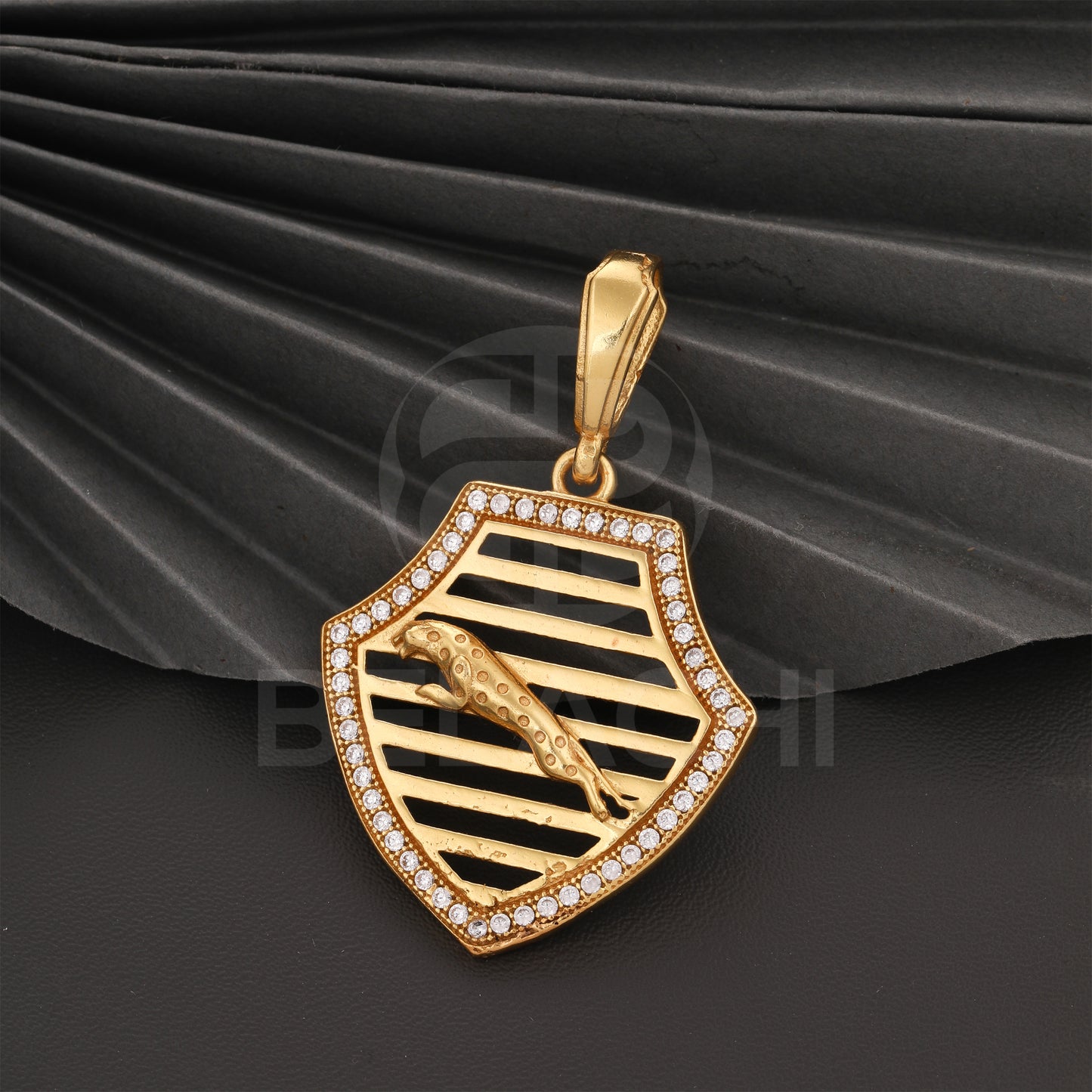 GOLD PLATED PREMIUM PENDANT WITH DIAMOND