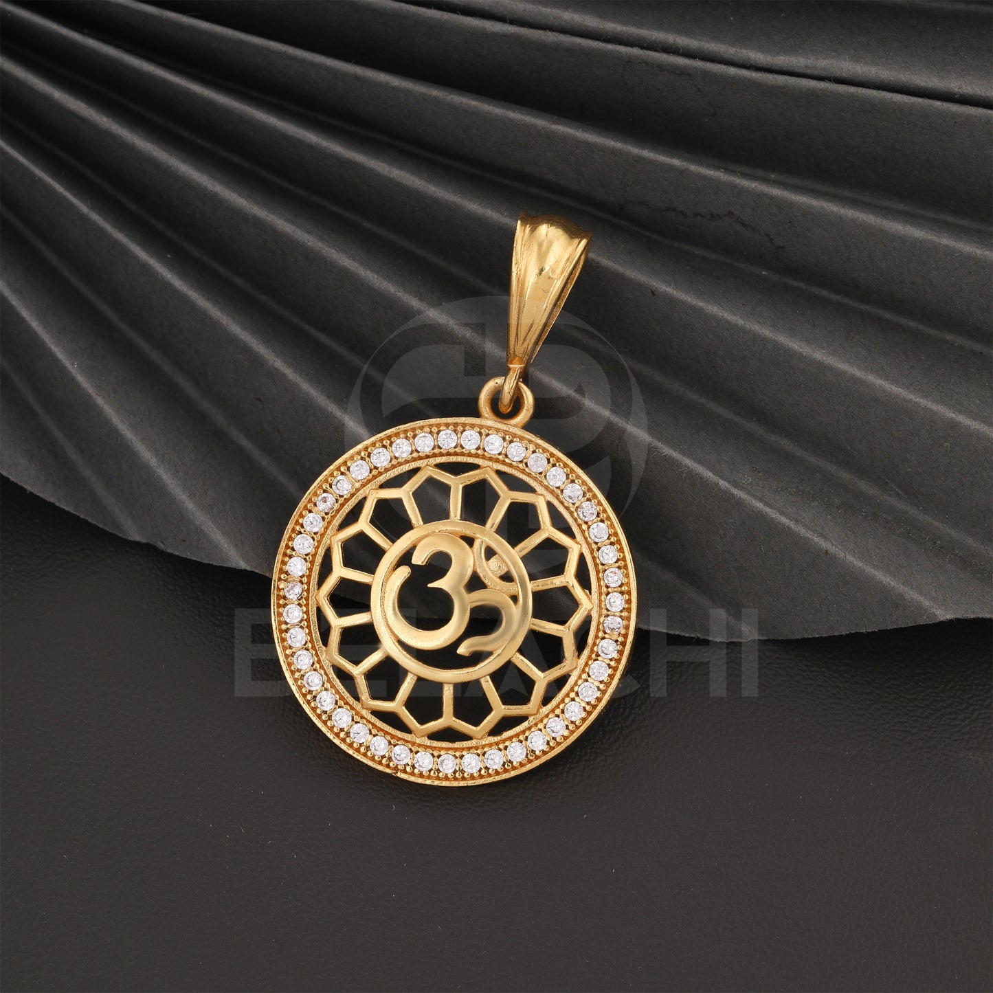 GOLD PLATED PREMIUM PENDANT WITH DIAMOND