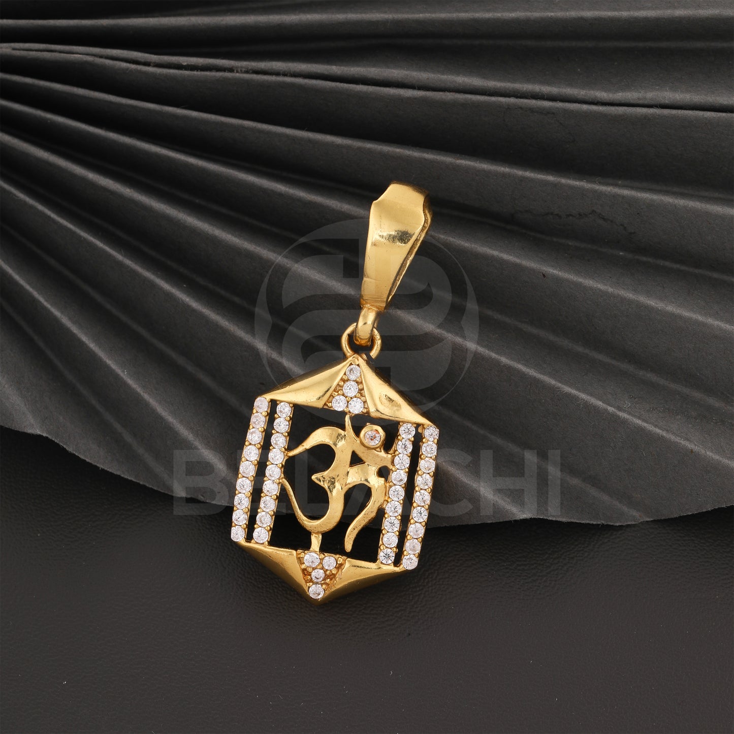 GOLD PLATED PREMIUM PENDANT WITH DIAMOND