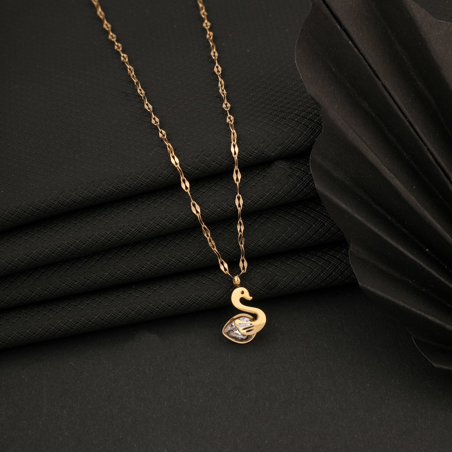 GOOSE GOLD NECKLACE