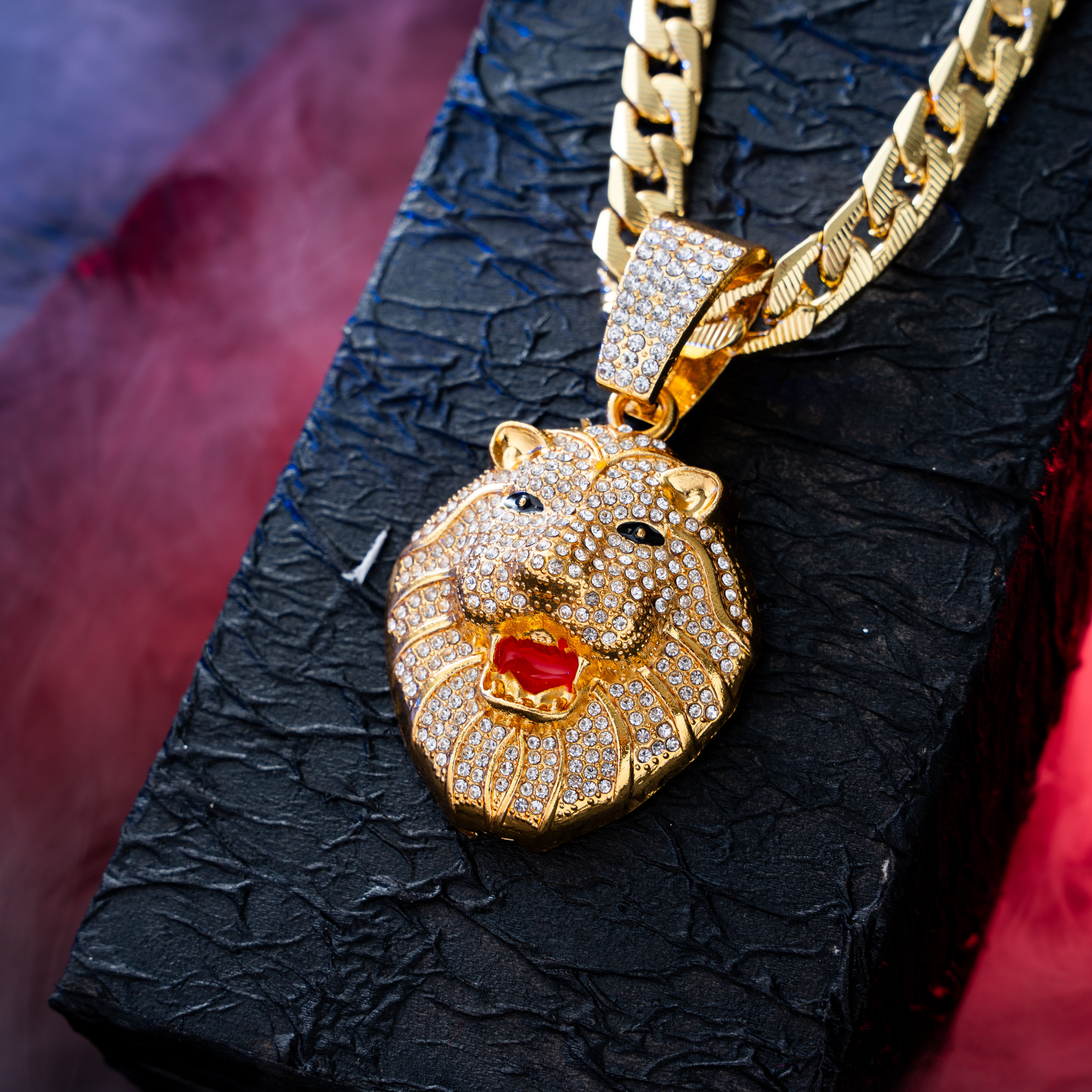 Lion king gold on sale pendant