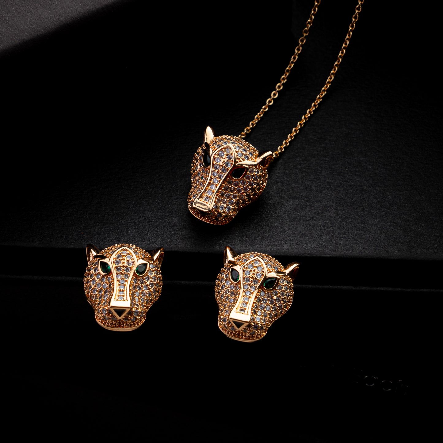 Gold Plated Wolf Diamond Pedant Chain With Earrings