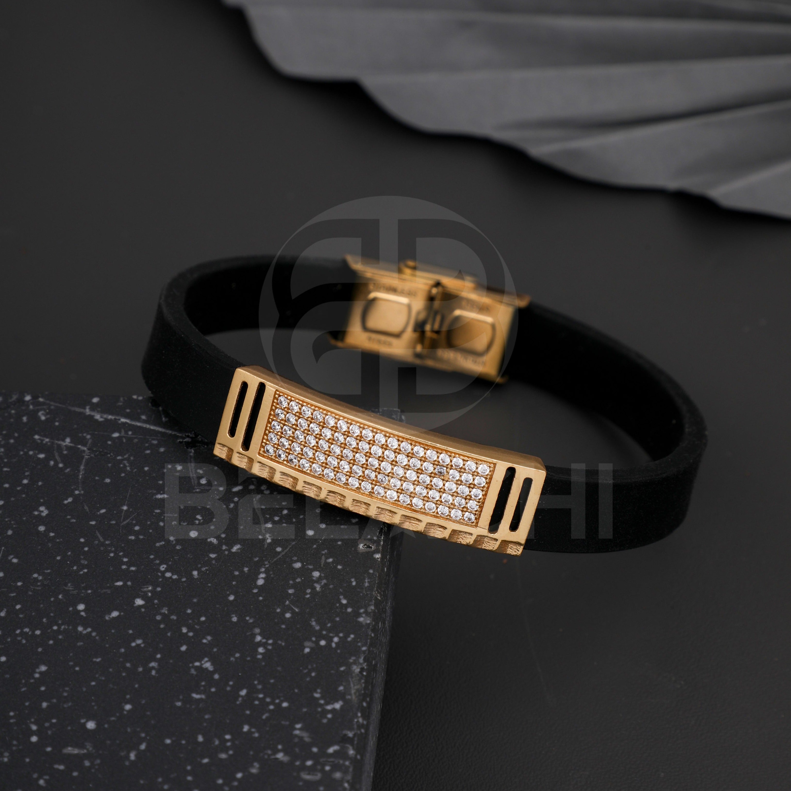 Moschino logo-lettering Leather Bracelet - Farfetch